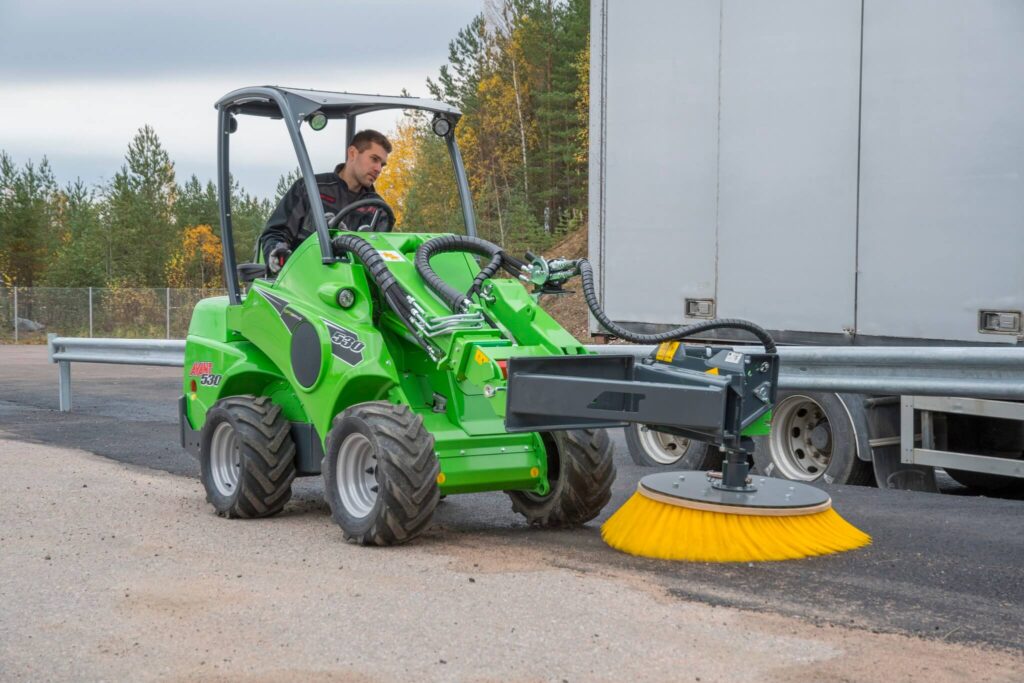 Avant 530 kompaktlaadur kabiiniga 6