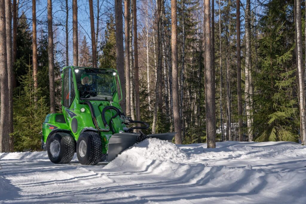 Avant 530 kompaktlaadur kabiiniga 8